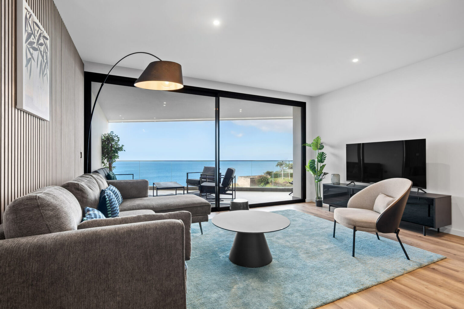 Oceanfront Elegance Madeira Retreat - Camara de Lobos